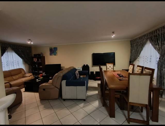 3 BEDROOM HOUSE FOR SALE IN MAGALIESBERG COUNTRY ESTATE